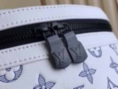 wholesale quality louis vuitton discovery backpack white m24760